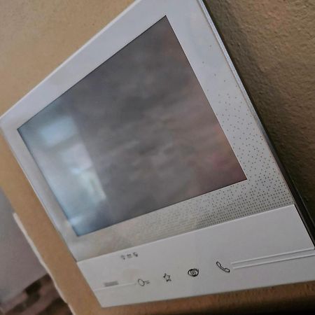 Varese Prime - Large Independent Apartment, Air Conditioning, 2 Bathrooms, 2 Free Covered Parking Spaces, No Restricted Traffic Zone, Train Station 100M, Theatre 150M, Historic City Centre エクステリア 写真