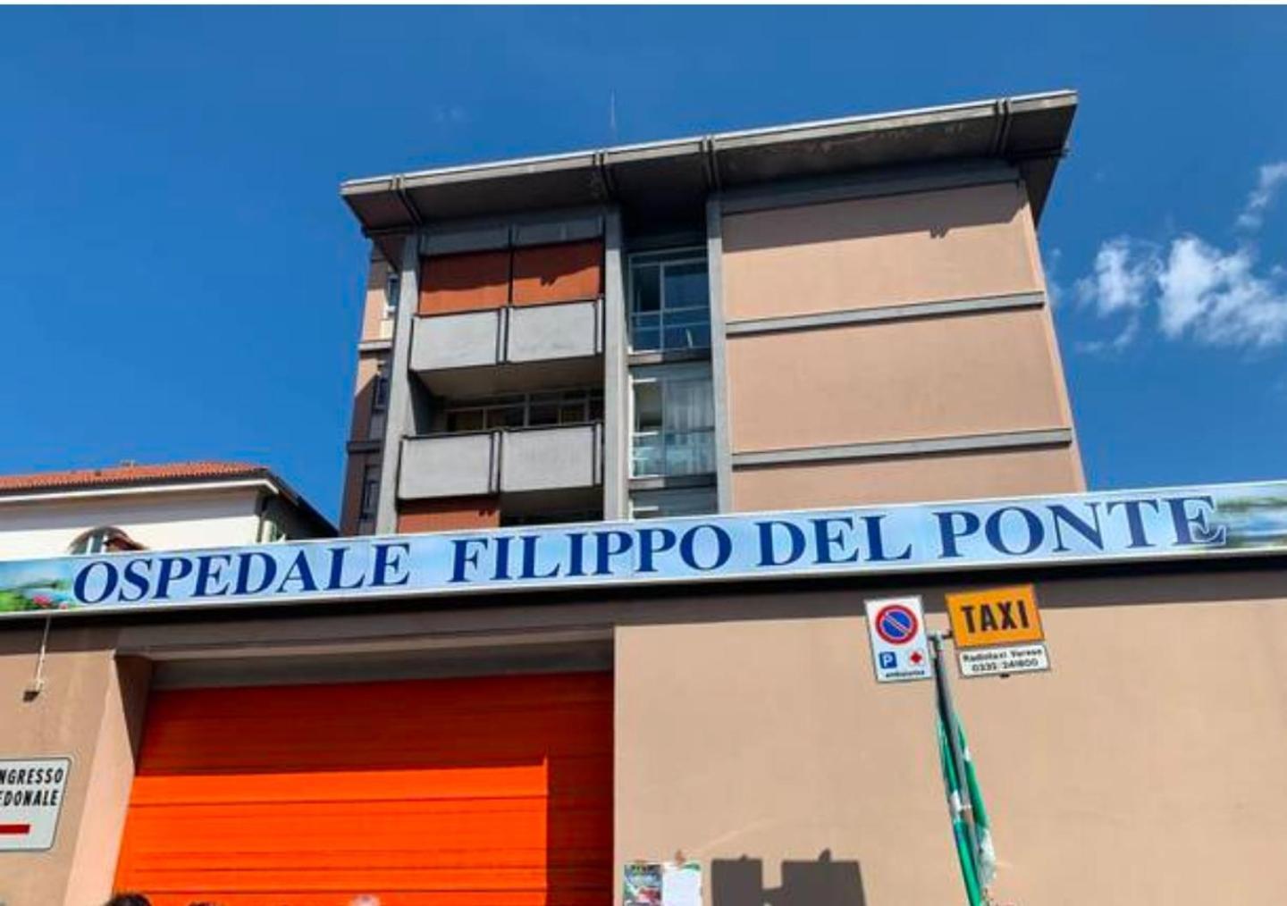 Varese Prime - Large Independent Apartment, Air Conditioning, 2 Bathrooms, 2 Free Covered Parking Spaces, No Restricted Traffic Zone, Train Station 100M, Theatre 150M, Historic City Centre エクステリア 写真