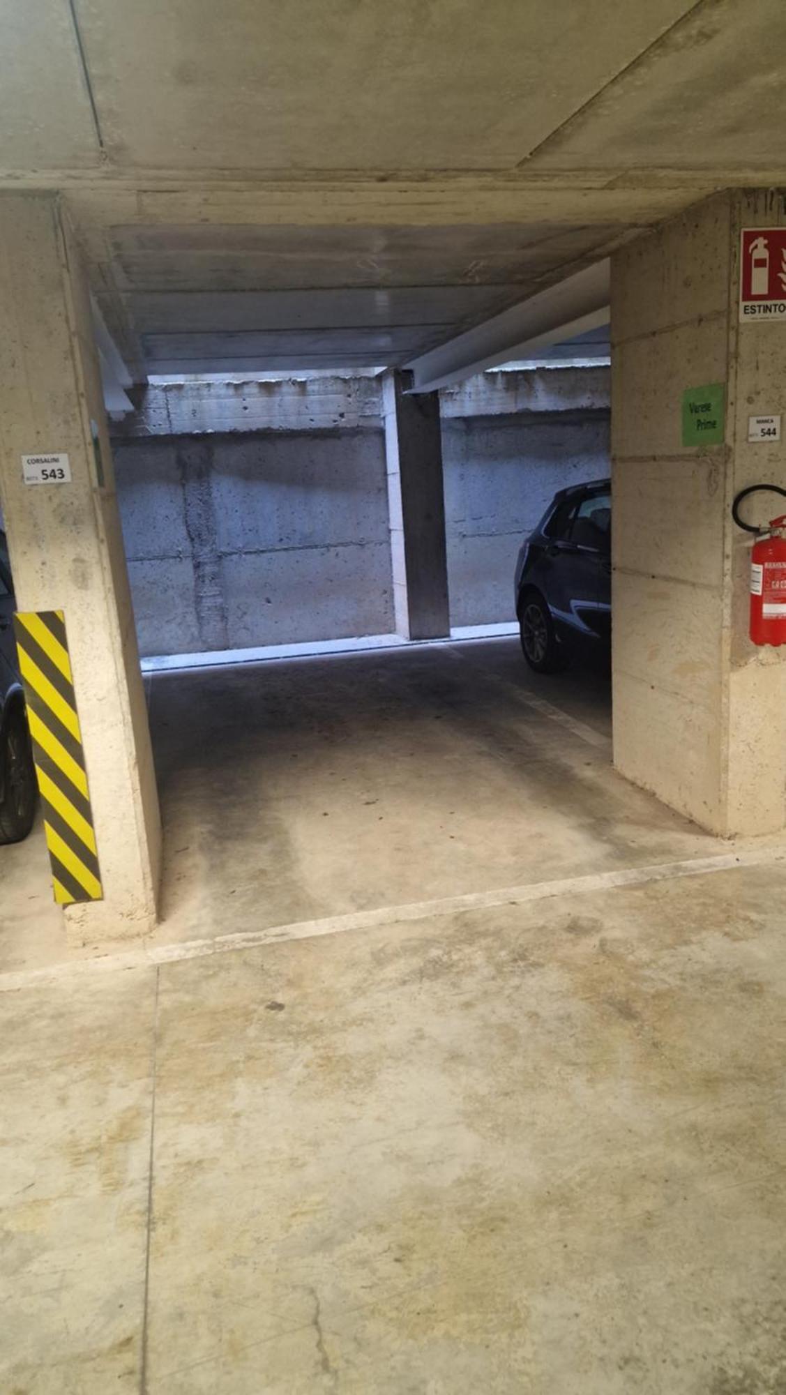 Varese Prime - Large Independent Apartment, Air Conditioning, 2 Bathrooms, 2 Free Covered Parking Spaces, No Restricted Traffic Zone, Train Station 100M, Theatre 150M, Historic City Centre エクステリア 写真