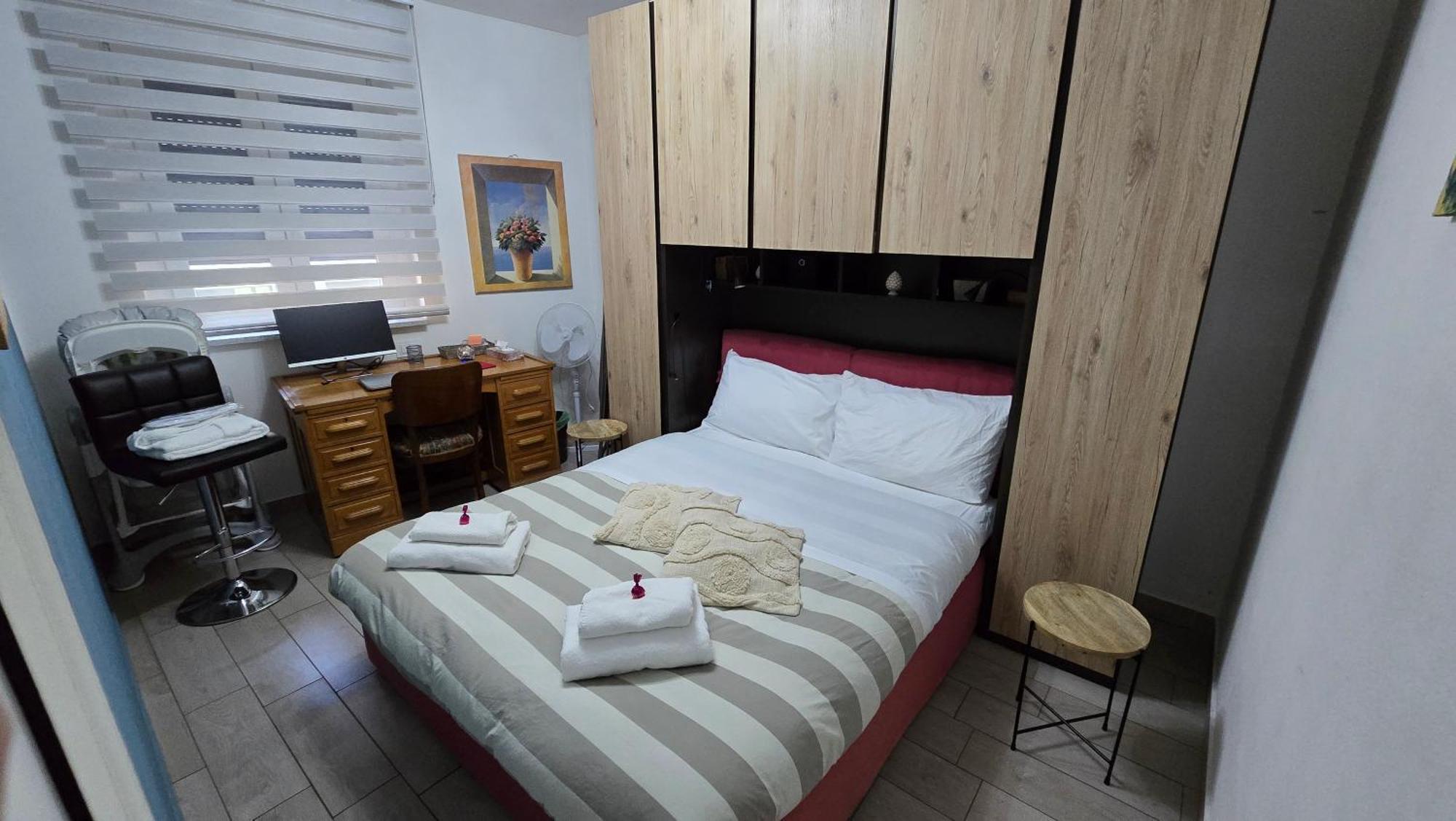 Varese Prime - Large Independent Apartment, Air Conditioning, 2 Bathrooms, 2 Free Covered Parking Spaces, No Restricted Traffic Zone, Train Station 100M, Theatre 150M, Historic City Centre エクステリア 写真